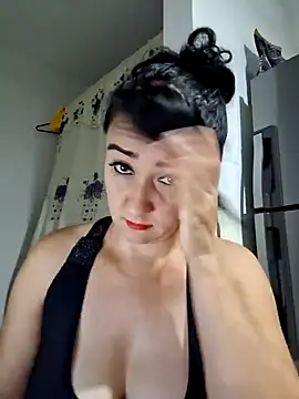 Snapshot of taalia chatting on 12-22-24, 12:17 taalia online show from 12-22-24, 12:17