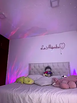 Snapshot of alee_lenoxx chatting on 10-21-25, 06:14 alee lenoxx online show from 10-21-25, 06:14