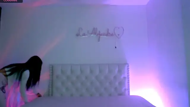 Snapshot of alee_lenoxx chatting on 10-28-25, 07:01 alee lenoxx online show from 10-28-25, 07:01