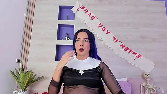 Snapshot of Dakotagloss chatting on 10-11-25, 10:19 Dakotagloss online show from 10-11-25, 10:19