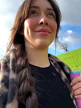 emiliasommer online show from 10-16-25, 02:18