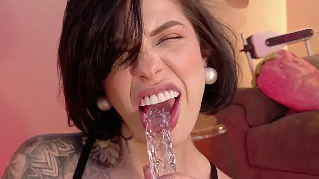 Hannah Borbon online show from 11-03-25, 01:40