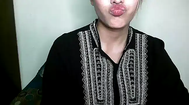 Snapshot of Princess_noorjahan chatting on 03-12-25, 06:00 Princess noorjahan online show from 03-12-25, 06:00