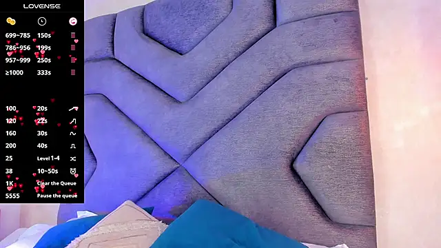 Snapshot of AilishBenson chatting on 10-27-25, 07:51 AilishBenson online show from 10-27-25, 07:51