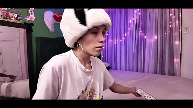 Snapshot of KokoAndRin chatting on 11-04-25, 07:18 KokoAndRin online show from 11-04-25, 07:18