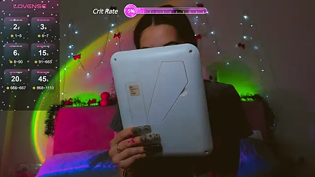 Snapshot of MelodyElf chatting on 12-25-24, 11:00 MelodyElf online show from 12-25-24, 11:00