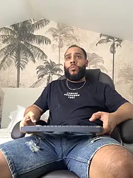 Snapshot of boy__ofc chatting on 10-28-25, 06:32 boy  ofc online show from 10-28-25, 06:32