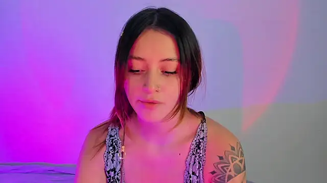 annie mora online show from 11-25-25, 02:11