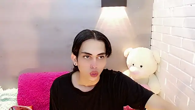 Daniela Pink  online show from 10-07-25, 07:55