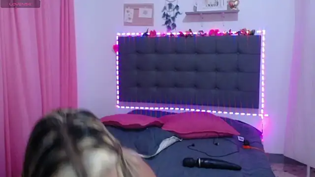 LenaDIaz online show from 10-30-25, 10:21