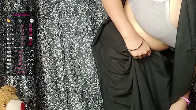 shuhana  online show from 12-23-24, 03:18