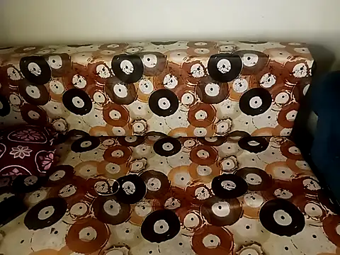 shuhana  online show from 10-19-25, 04:13