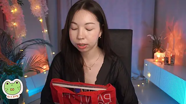 Sarah Son online show from 02-25-25, 06:03