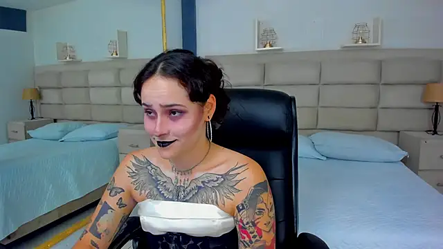 Snapshot of AnnyThompson_ chatting on 10-31-25, 10:11 AnnyThompson online show from 10-31-25, 10:11