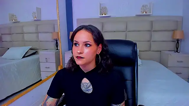 Snapshot of AnnyThompson_ chatting on 11-07-25, 08:53 AnnyThompson online show from 11-07-25, 08:53