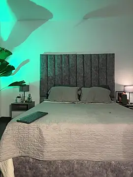 milaivanova online show from 12-15-25, 09:52