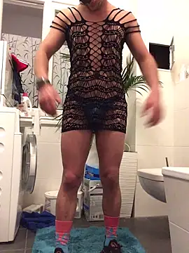 Snapshot of Kiss_me2507 chatting on 12-24-24, 04:51 Kiss me2507 online show from 12-24-24, 04:51