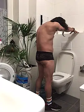 Snapshot of Kiss_me2507 chatting on 12-31-24, 01:36 Kiss me2507 online show from 12-31-24, 01:36