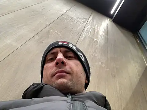 Snapshot of Kiss_me2507 chatting on 02-18-25, 11:08 Kiss me2507 online show from 02-18-25, 11:08