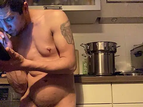 Snapshot of Kiss_me2507 chatting on 02-26-25, 08:54 Kiss me2507 online show from 02-26-25, 08:54