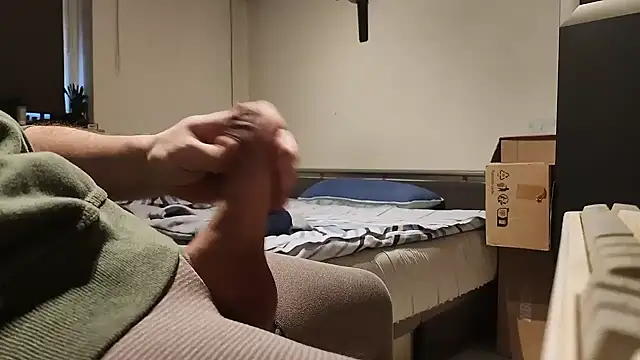 Snapshot of Alphapimmelchen chatting on 11-19-25, 02:28 Alphapimmelchen online show from 11-19-25, 02:28