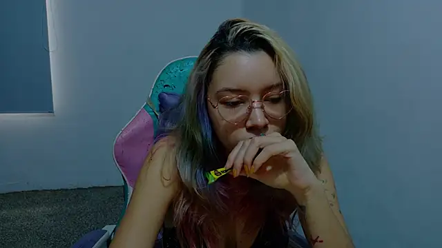 Snapshot of WandaDoll chatting on 04-07-26, 12:05 WandaDoll online show from 04-07-26, 12:05