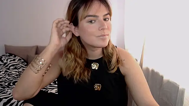 Snapshot of ChloeJewel1 chatting on 03-23-26, 10:30 ChloeJewel1 online show from 03-23-26, 10:30