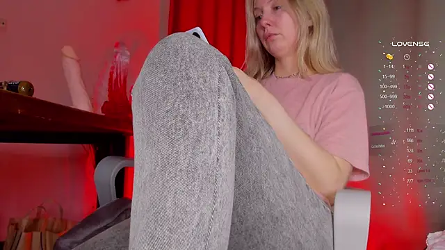 HunnyWifey online show from 01-25-25, 04:02