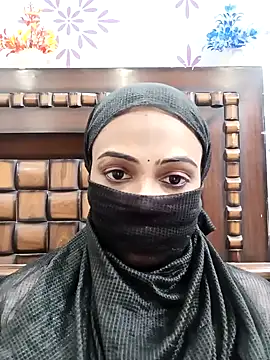 Snapshot of Yours-Bebo chatting on 01-07-25, 11:05 Yours-Bebo online show from 01-07-25, 11:05
