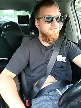 Snapshot of Sweet_bear69 chatting on 09-19-25, 01:23 Sweet bear69 online show from 09-19-25, 01:23