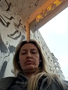 Miss    Mia  online show from 10-15-25, 12:05