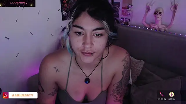 Snapshot of abril666 chatting on 10-27-25, 04:33 abril666 online show from 10-27-25, 04:33