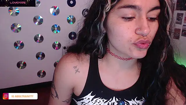 Snapshot of abril666 chatting on 11-18-25, 03:27 abril666 online show from 11-18-25, 03:27