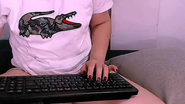 sofi-rojas1 online show from 02-14-26, 09:17