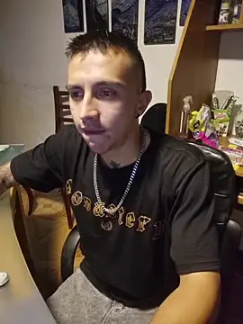 Snapshot of rogert_xx chatting on 11-11-25, 07:52 rogert xx online show from 11-11-25, 07:52