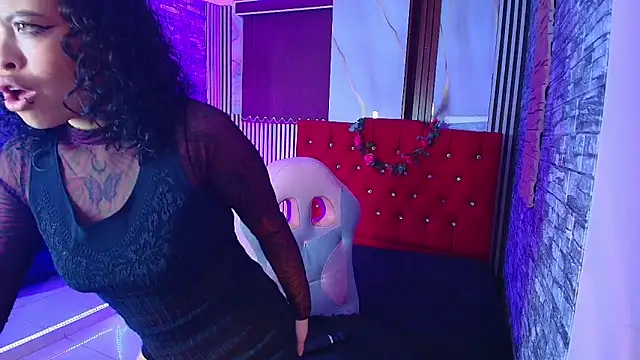 miahernadez303av online show from 11-06-25, 03:07