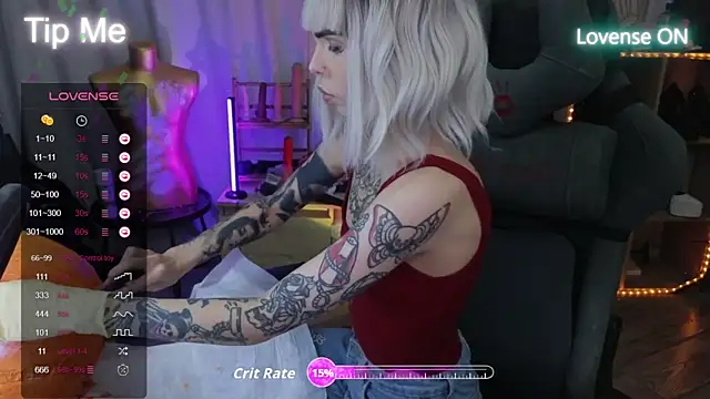 Snapshot of Kerry_Kirk chatting on 10-21-25, 07:25 Kerry Kirk online show from 10-21-25, 07:25