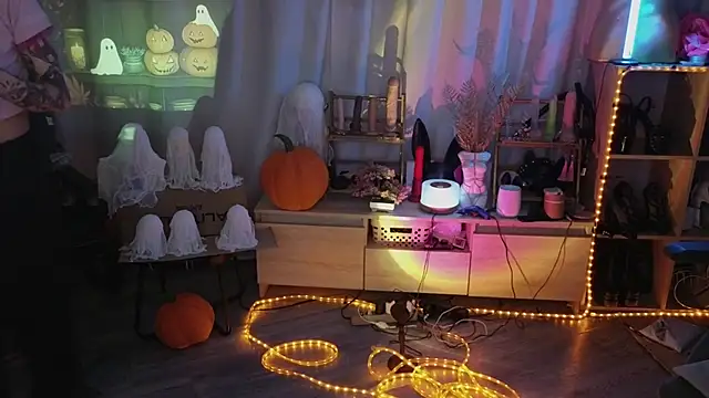 Snapshot of Kerry_Kirk chatting on 10-23-25, 11:46 Kerry Kirk online show from 10-23-25, 11:46