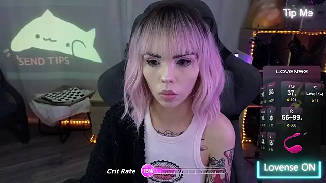 Snapshot of Kerry_Kirk chatting on 11-18-25, 10:14 Kerry Kirk online show from 11-18-25, 10:14