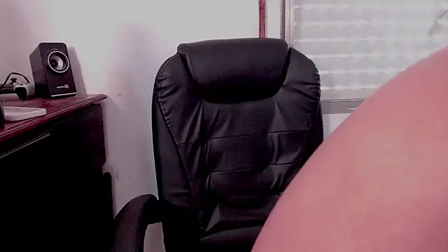 Snapshot of Sofii_floyd_ chatting on 10-15-25, 02:06 Sofii floyd online show from 10-15-25, 02:06