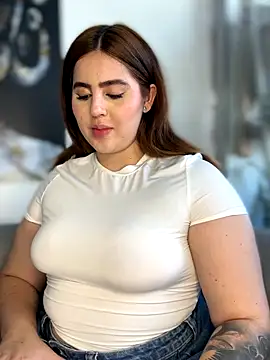 Snapshot of ValerieHilton chatting on 10-06-25, 09:45 ValerieHilton online show from 10-06-25, 09:45