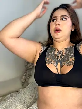 Snapshot of ValerieHilton chatting on 11-25-25, 09:26 ValerieHilton online show from 11-25-25, 09:26