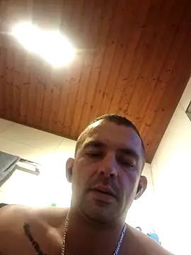 Snapshot of magicSeX4You chatting on 10-21-25, 04:19 magicSeX4You online show from 10-21-25, 04:19