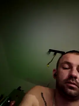 Snapshot of magicSeX4You chatting on 10-27-25, 10:25 magicSeX4You online show from 10-27-25, 10:25