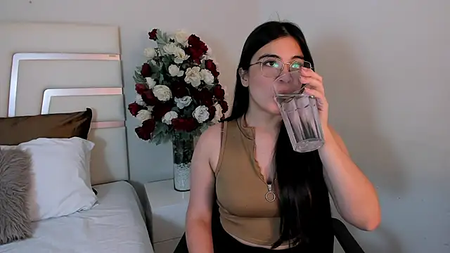 CamilaSofiia online show from 02-19-25, 07:48