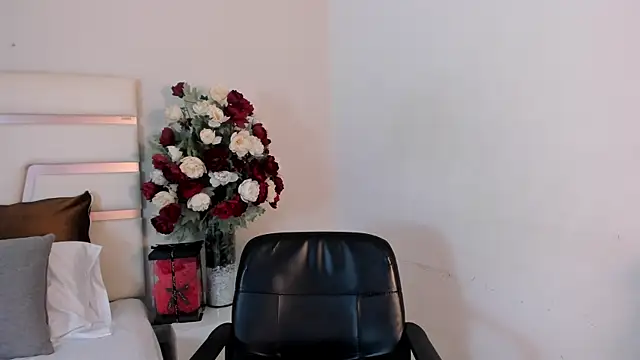 CamilaSofiia online show from 03-11-25, 01:37