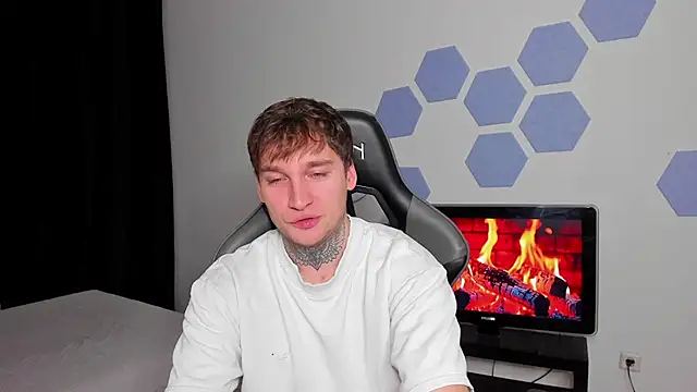 Chris Tyson online show from 10-13-25, 04:07