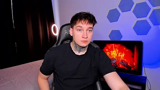 Chris Tyson online show from 12-22-25, 08:44