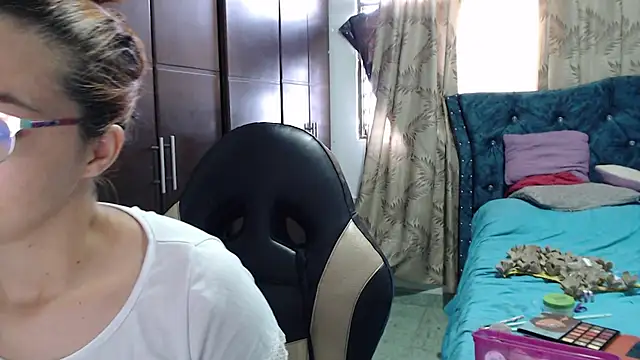 Kate lorens9 online show from 10-27-25, 12:20