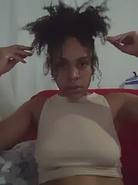 Julia Pretinha online show from 10-27-25, 01:04